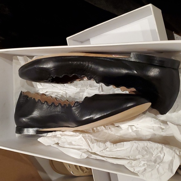 NIB $695 Chloe RARE sz 34 scalloped flats